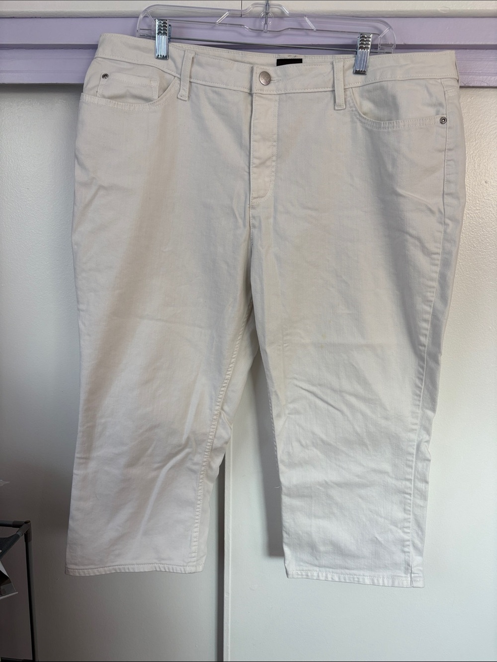 Woman’s plus size Lees capris- white Jeans. Size 20